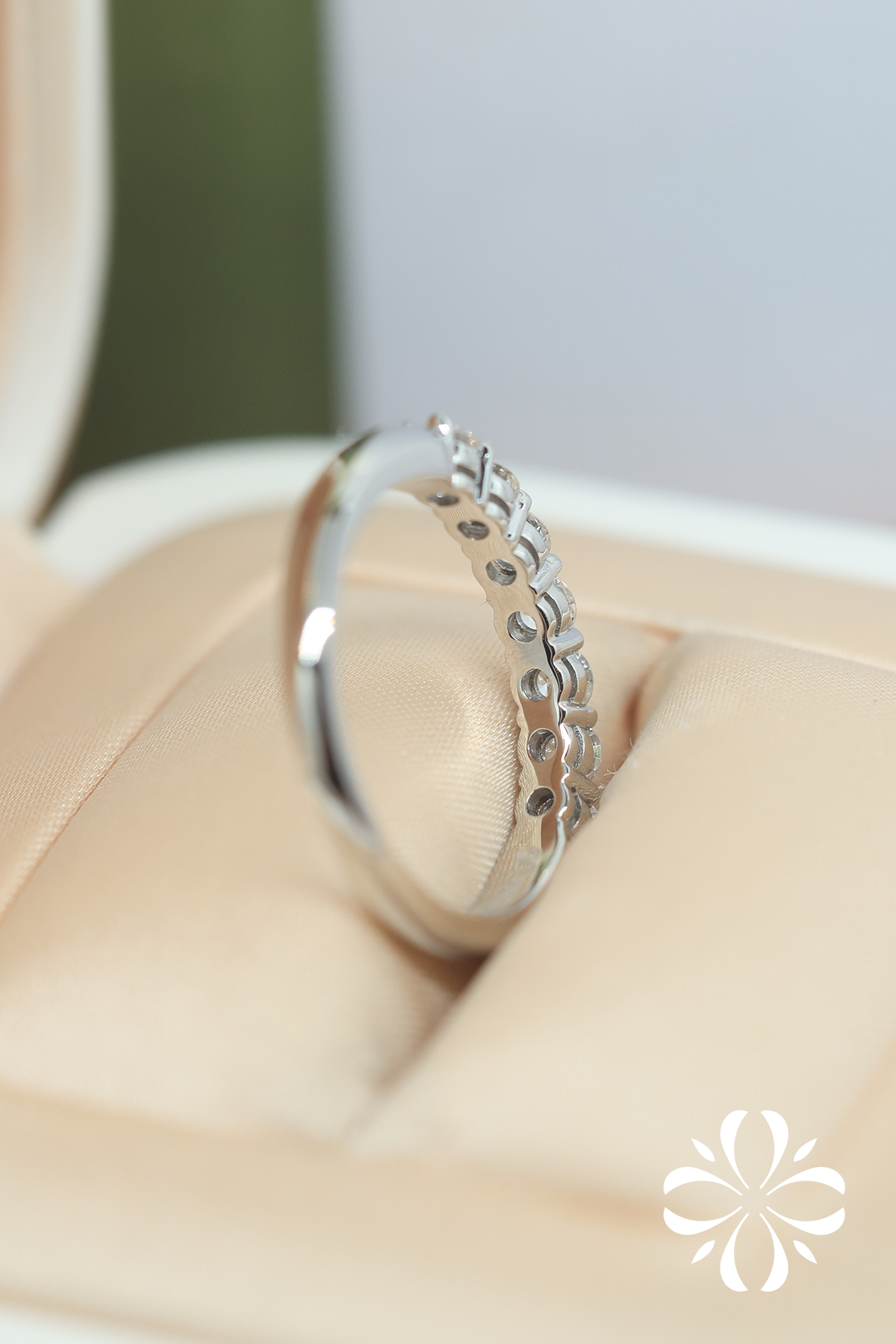 Constella Round Diamond Ring