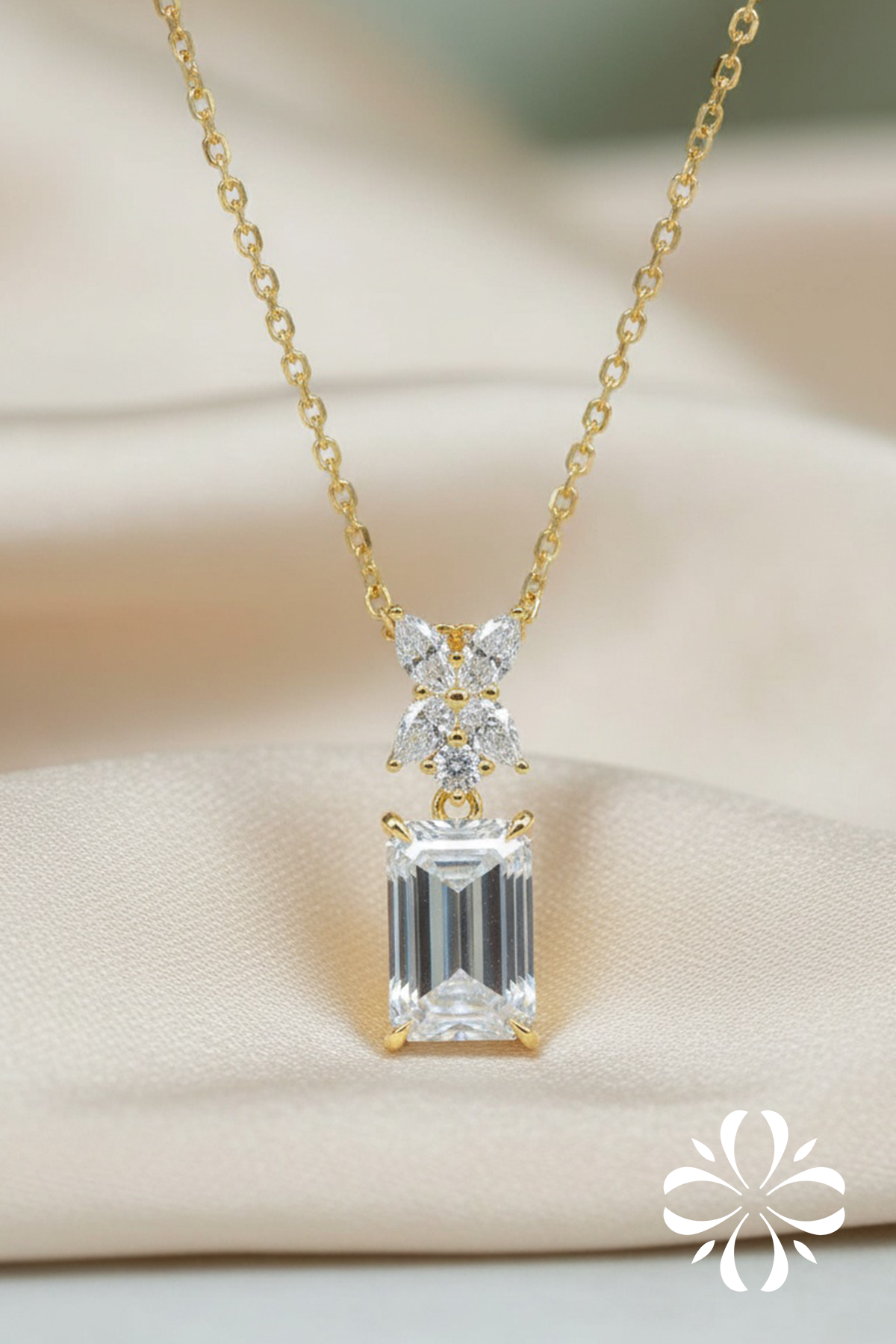 Floria Emerald Pendant